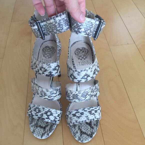 VINCE CAMUTO GORGEOUS SNAKE PRINT, GENUINE LEATHER SANDALS, SZ. 8 - Picture 5 of 7